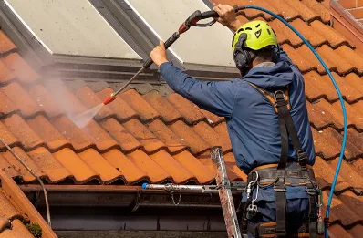 Démoussage et hydrofuge de toiture à Gardie